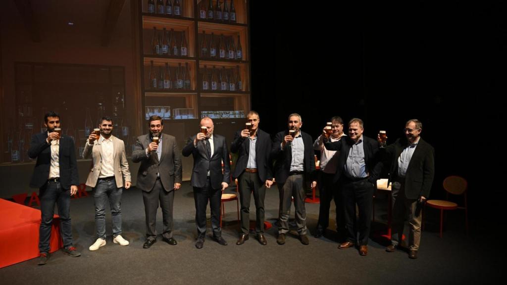 Representantes institucionales, académicos y empresariales en la presentación de Vortex-I.