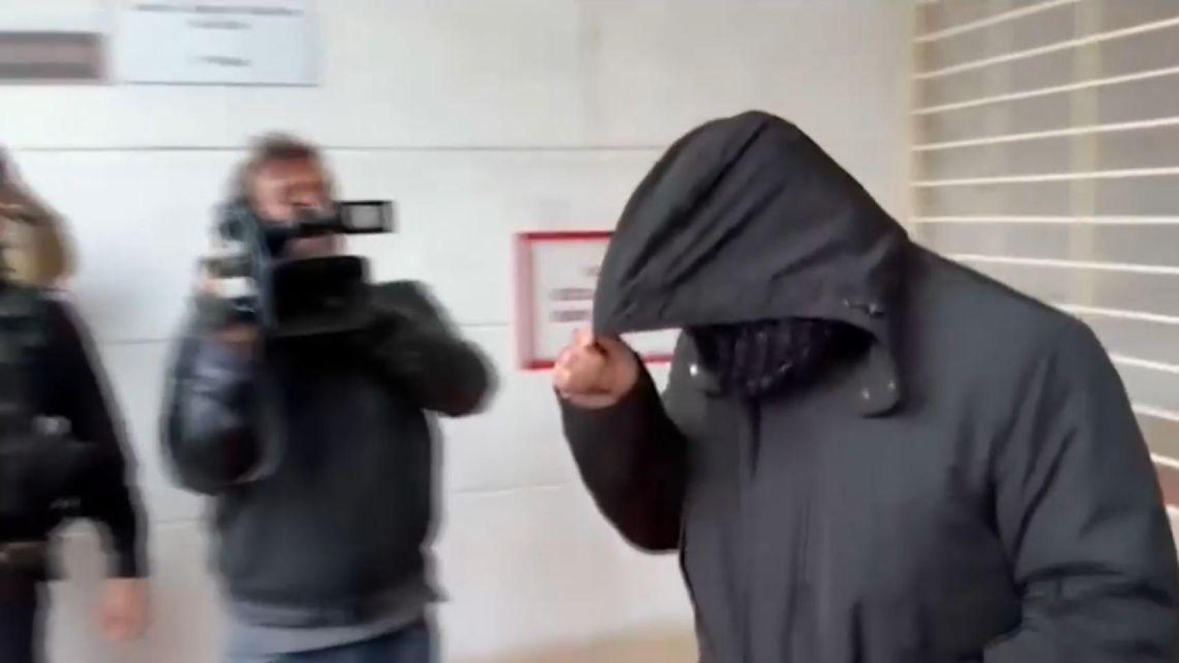 El anestesista a su salida del juzgado. À Punt