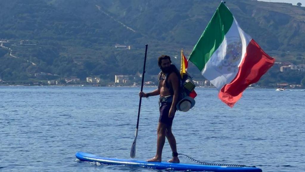 Adrián Pelayo cruzando el estrecho de Mesina.