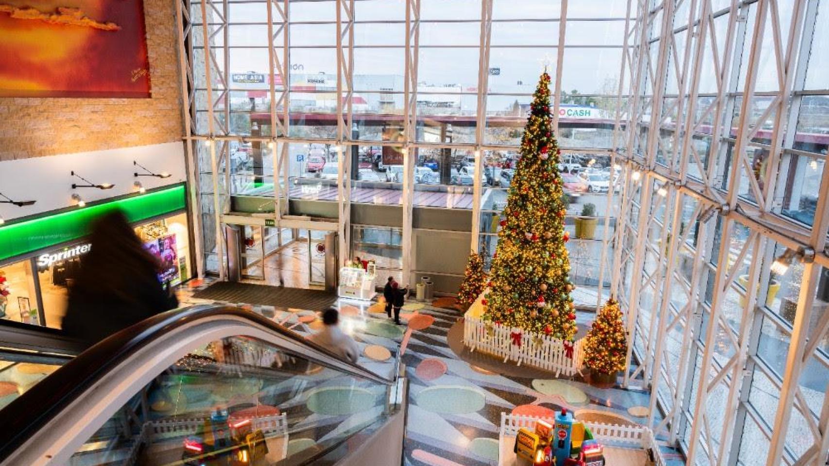 El centro comercial Luz del Tajo de Toledo en Navidad.