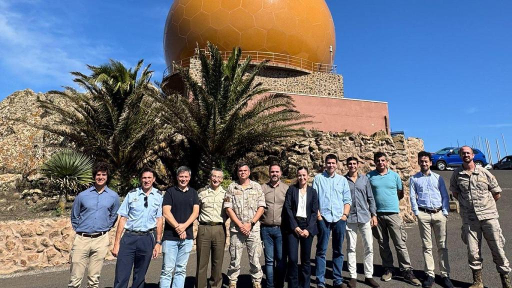 Personal del Ejército del Aire y de Indra en el EVA 22