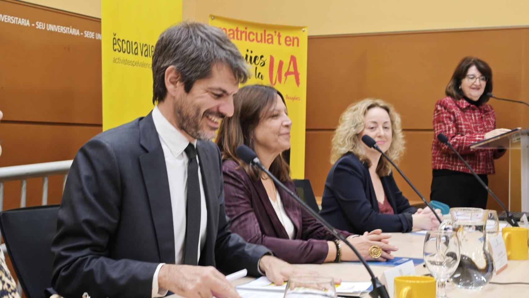 El ministro Ernest Urtasun, en primer término, este jueves en Alicante.