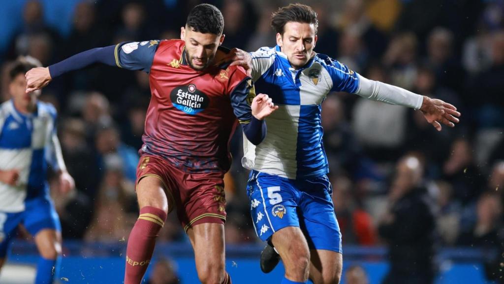 Zaka en un lance del partido ante el Sabadell