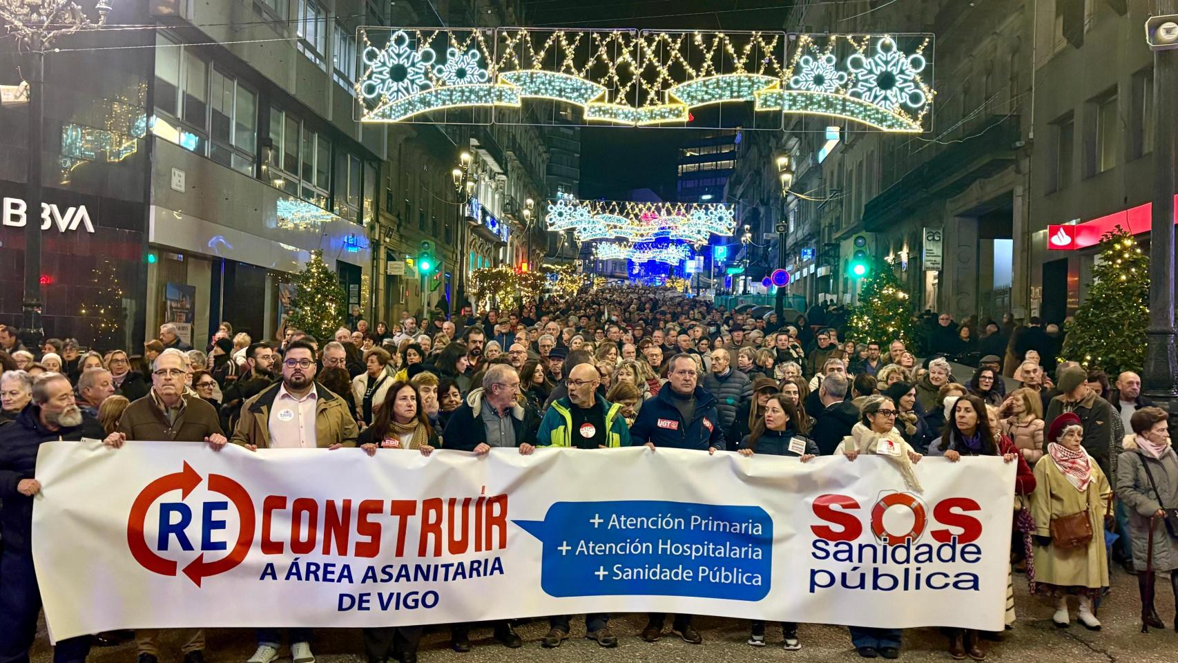 Las calles de Vigo se llenan de miles de personas por la defensa de la sanidad pública