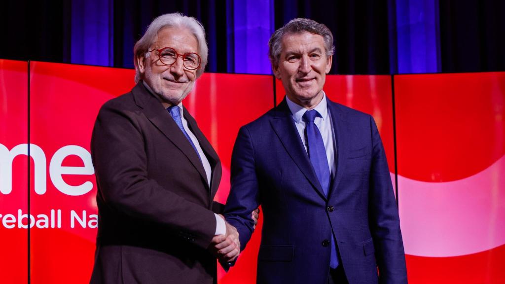 Alberto Núñez Feijóo, presidente del PP, y Josep Sánchez Llibre, presidente de Foment del Treball.