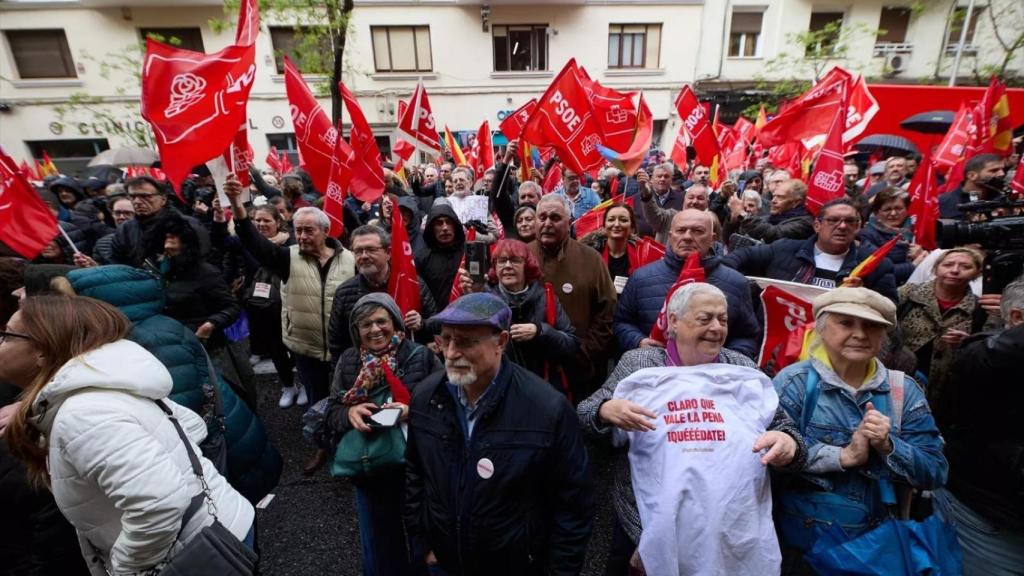 Manifestación a favor de Pedro Sánchez