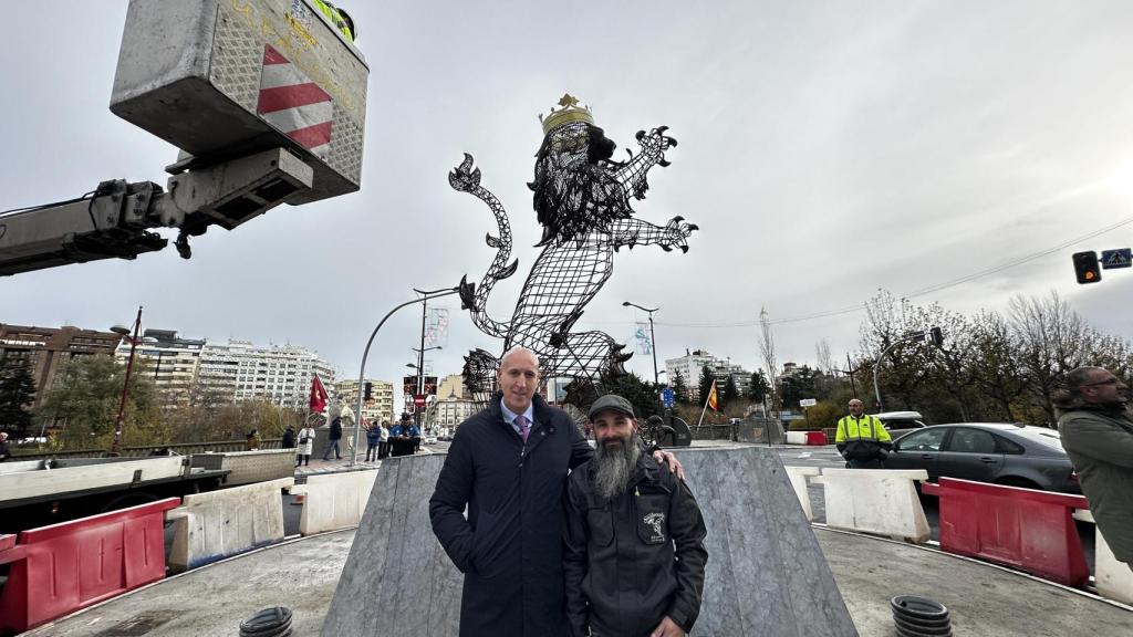 El alcalde de León, José Antonio Diez, acompañado Fernando Ortiz