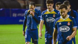 Los jugadores del RCD Espanyol, cabizbajos después de la eliminación ante el Atlético Baleares.