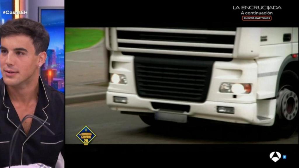 Óscar Casas, en 'El Hormiguero', con las imágenes del 'tráiler' de fondo