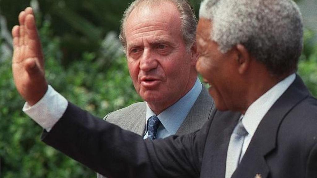 Juan Carlos I y Nelson Mandela en el año 1999.