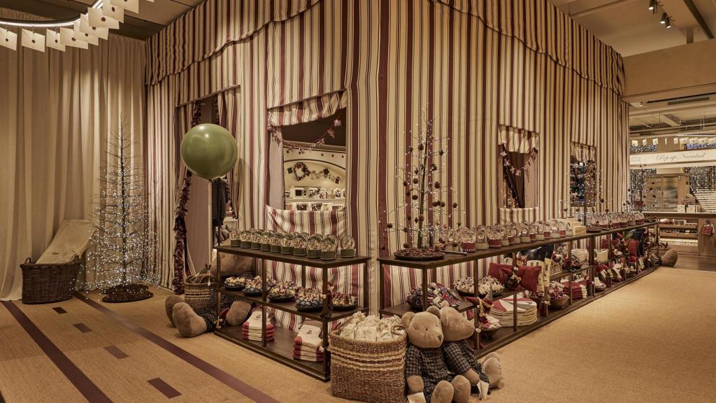 Así es por dentro la pop up navideña de Zara