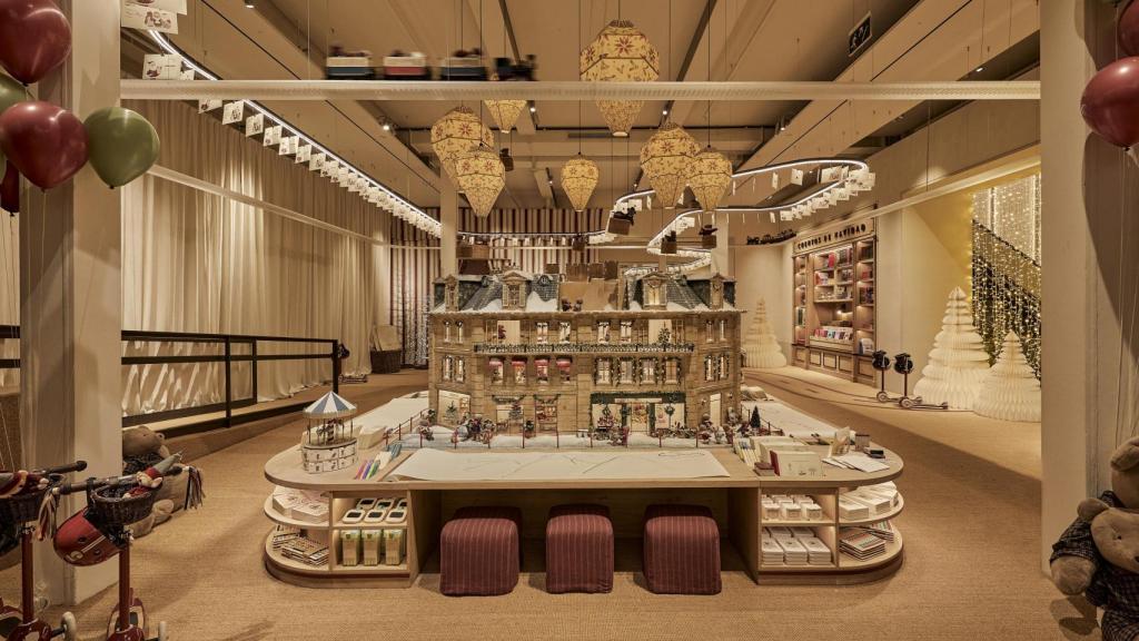 Así es por dentro la pop up navideña de Zara