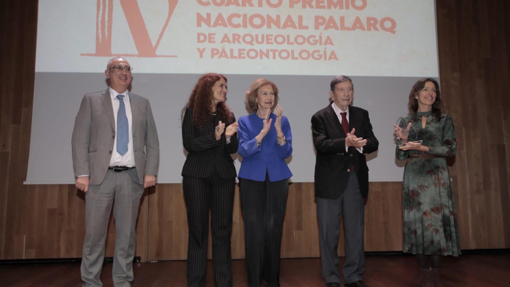 Cristo Hernández Gómez, Eva Ortega-Paíno, la reina Sofía, Antonio Gallardo Ballart y Carolina Mallol Duque. Foto: Fundación Palarq