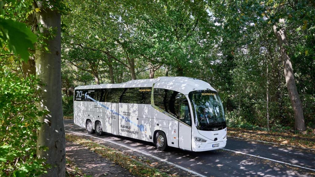 Prueba de un nuevo autobús híbrido enchufable en el trayecto Salamanca–Valladolid–Salamanca.