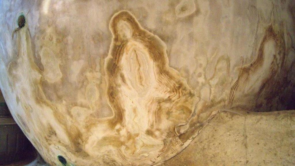 La mancha aparecida en una tinaja de Tomelloso (Ciudad Real).