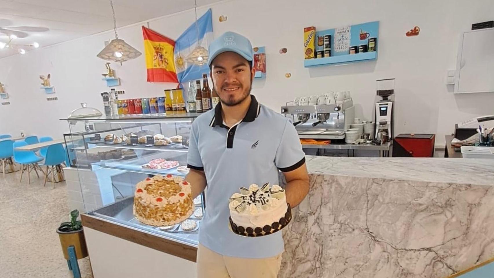 Miguel Ángel, uno de los pasteleros.