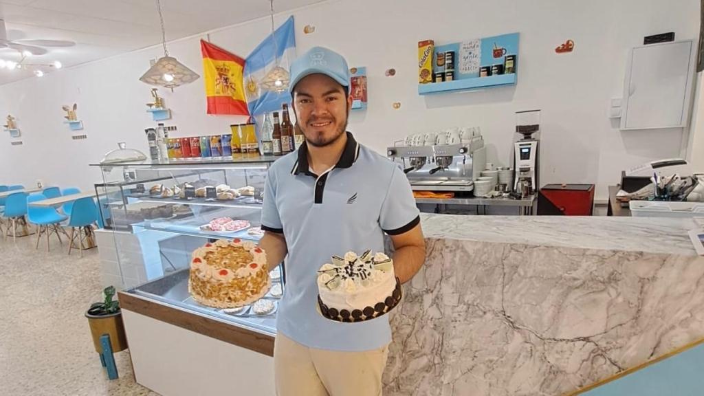 Miguel Ángel, uno de los pasteleros.