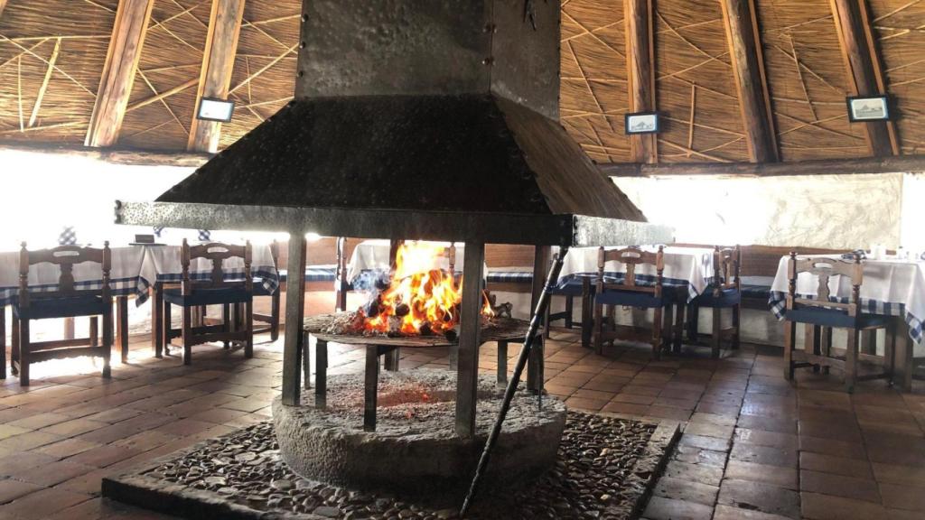 Comedor de Aprisco que imita a un chozo manchego.