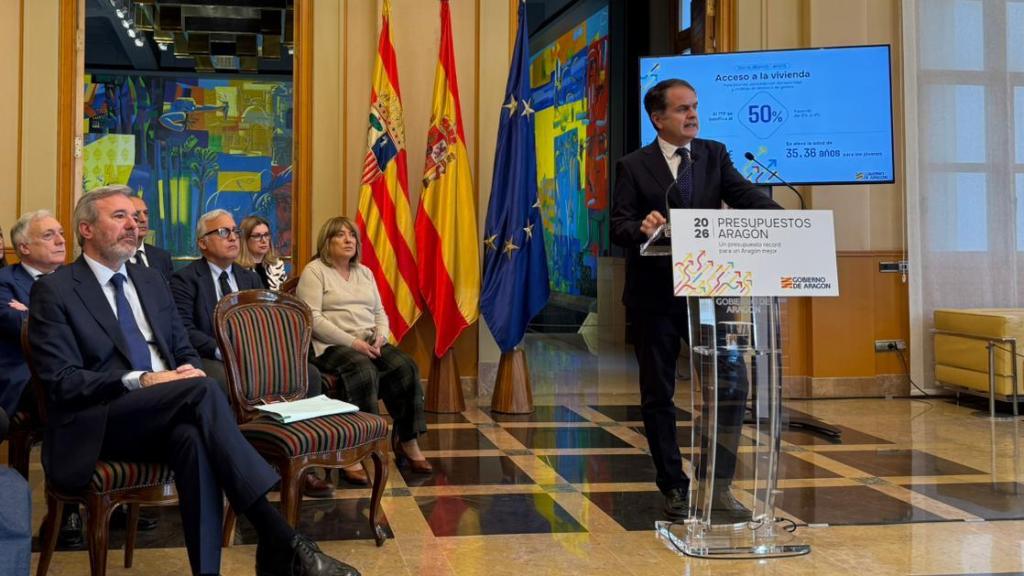 El presidente de Aragón, Jorge Azcón, este jueves en su último acto público, el homenaje a Javier Lambán.