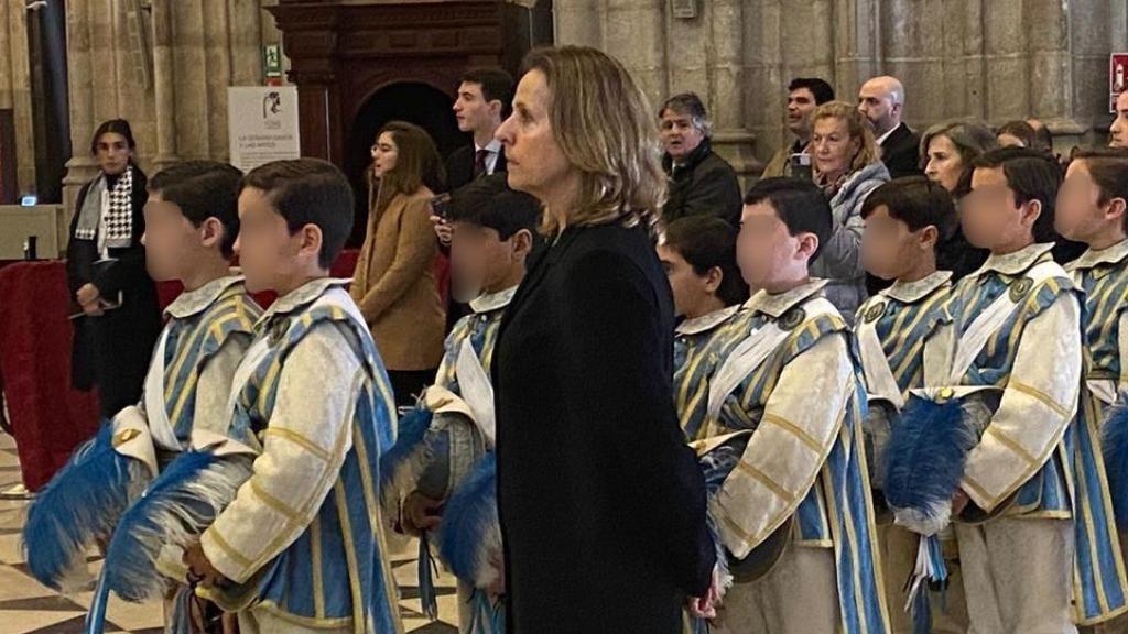 Imagen de Carmen Utrera con los Seises durante el día de la Inmaculada.