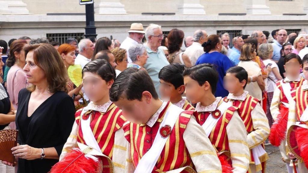 Imagen de Carmen Utrera con los Seises durante la procesión del Corpus Christi.