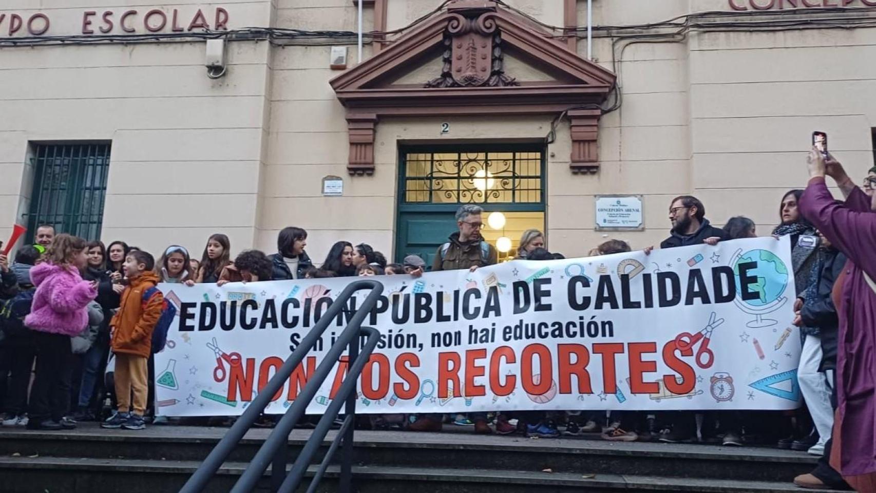Concentración del colegio Concepción Arenal en A Coruña este viernes.