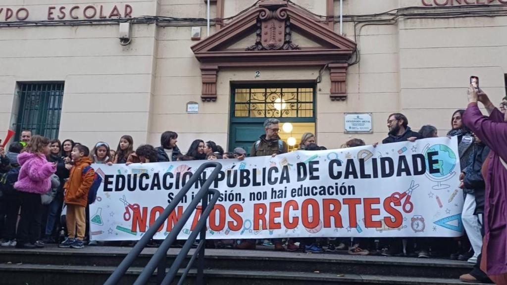 Concentración del colegio Concepción Arenal en A Coruña este viernes.