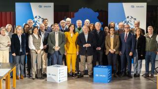 El secretario general del PP, Miguel Tellado, y la número dos del PP gallego, Paula Prado, junto a los diputados y senadores del PP por Galicia