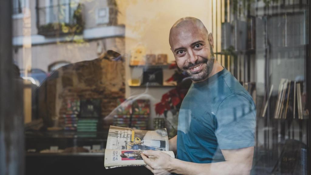Andreu Casanova, cómico de 'Tinder sorpresa', antes de la entrevista con EL ESPAÑOL.