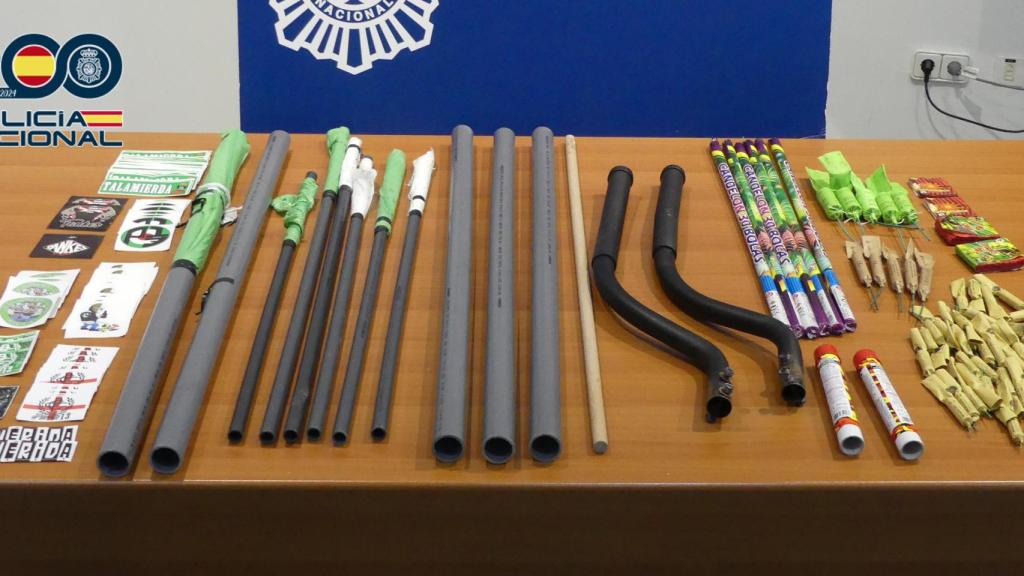 Imagen de la Policía con los efectos incautados.