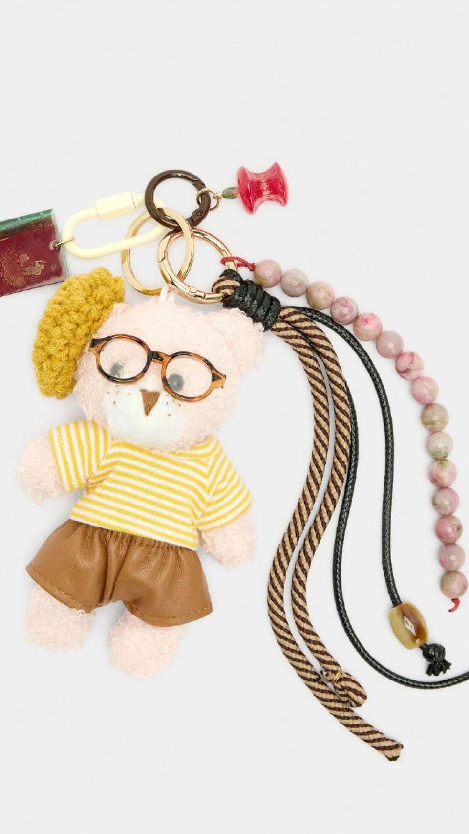 Llavero charm Intelectual, de 'The Bear Collection', de Parfois.