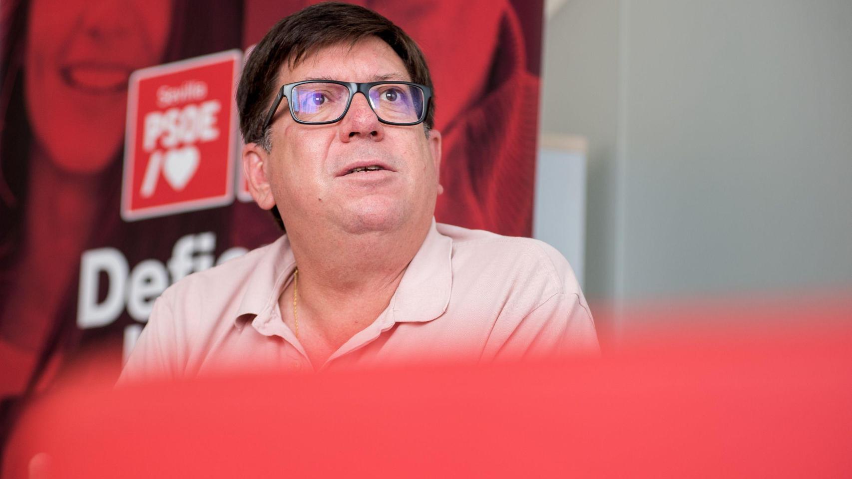 Paco Salazar en la sede del PSOE