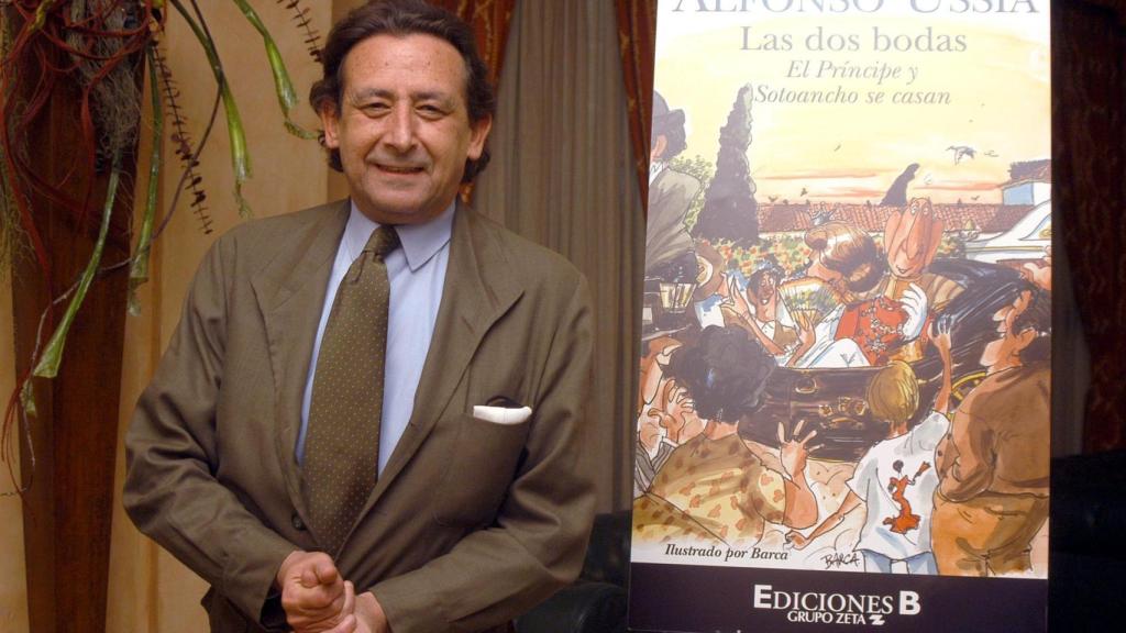 Alfonso Ussía en la presentación de su libro 'Las dos bodas', en 2004. Foto: Europa Press