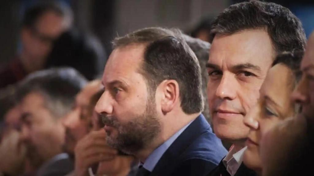 Pedro Sánchez junto al exministro de Transportes y ex secretario de Organización del PSOE, José Luis Ábalos.