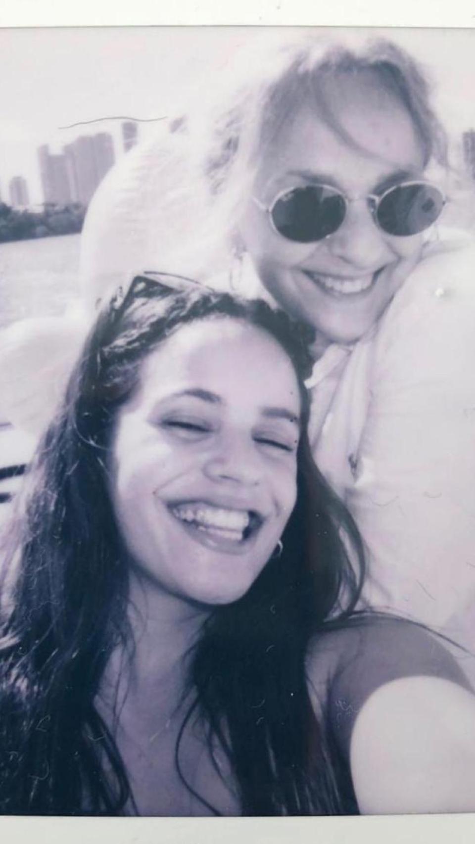 Rosalía, junto a su madre, en una imagen de sus redes sociales.