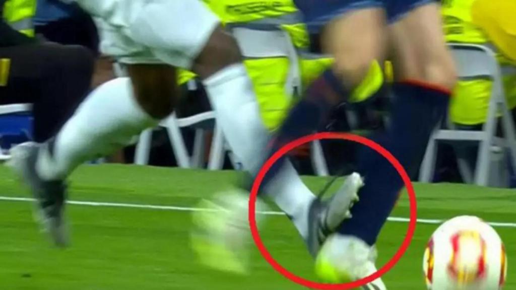 Entrada de Endrick a Starfelt.