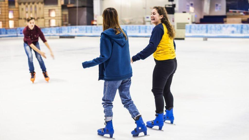 Una de las pistas de patinaje de Hielo Azul.