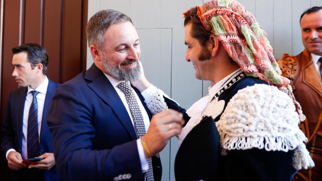 Santiago Abascal y Morante de la Puebla durante la 65.ª edición de la corrida Goyesca de Ronda perteneciente a la Feria de Pedro Romero 2022 en Ronda. Foto: Gtres