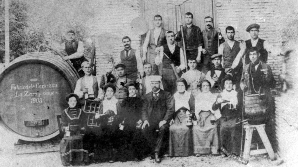Primera plantilla de trabajadores de Ambar en 1900.