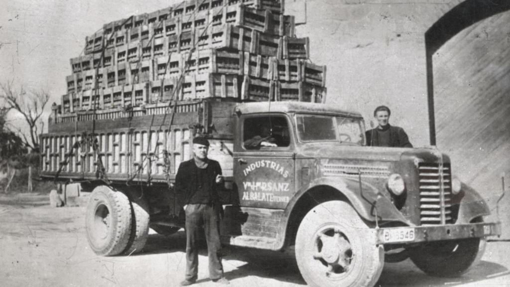 Camión del distribuidor de Albalate del Arzobispo ‘Tradiscoy’.