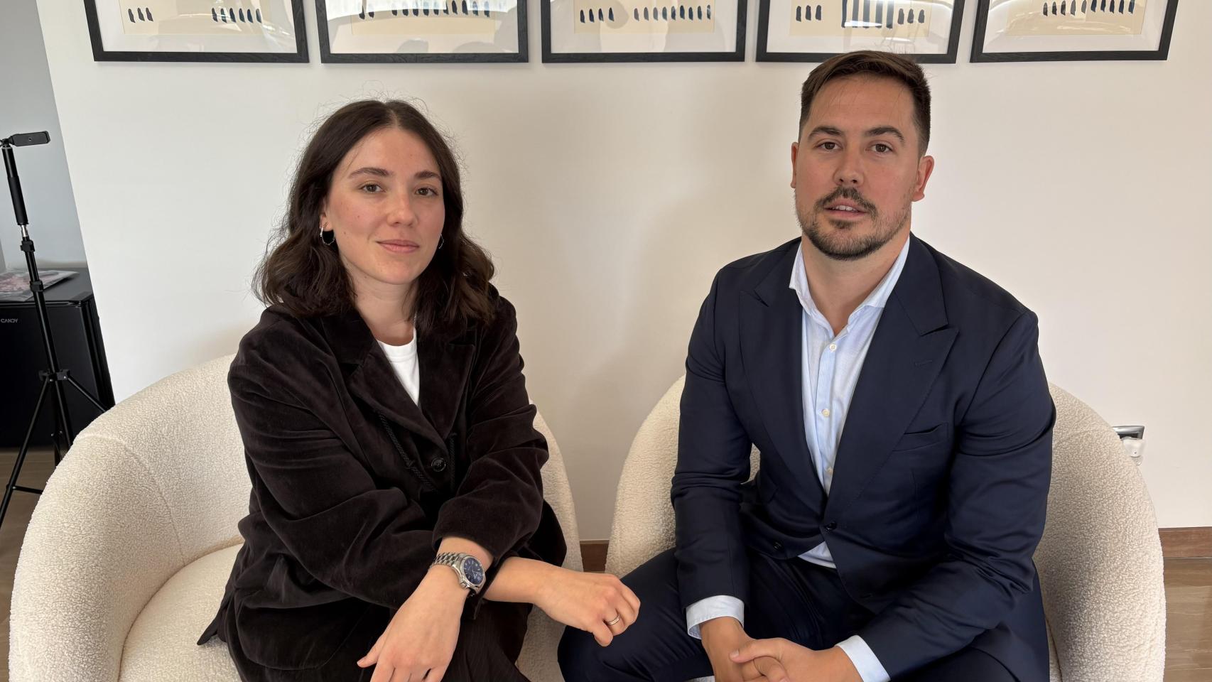 Mercedes y Gonzalo, arquitecta y abogado en Liven.