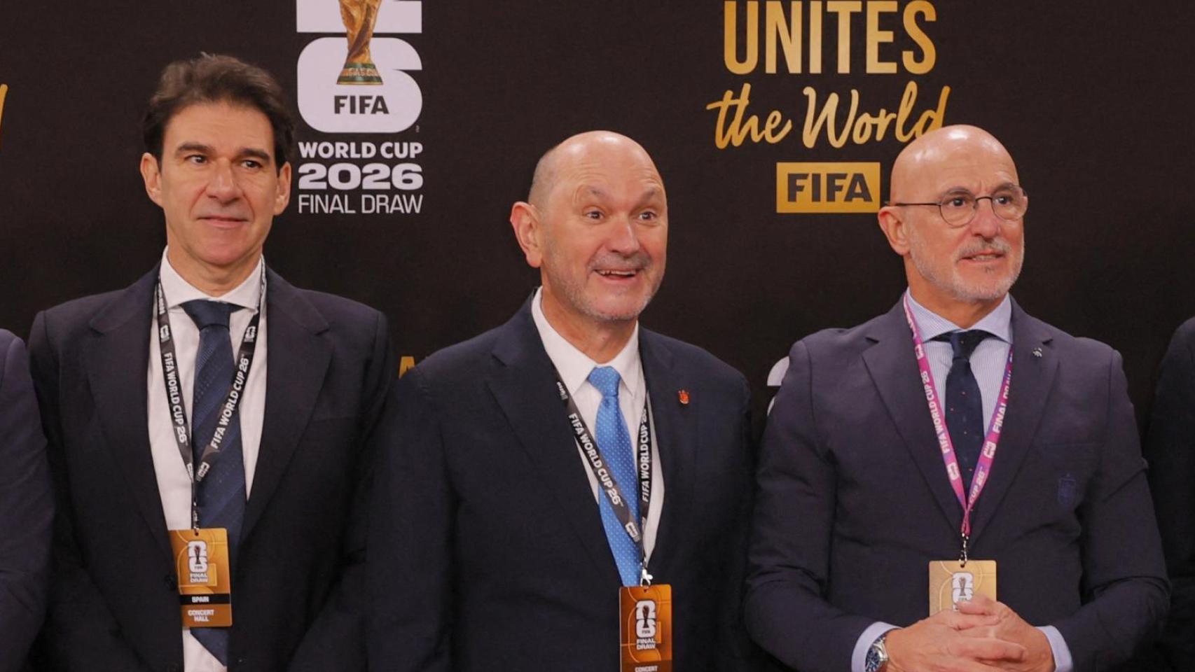 Karanka, Louzán y Luis de la Fuente, en el sorteo del Mundial 2026.