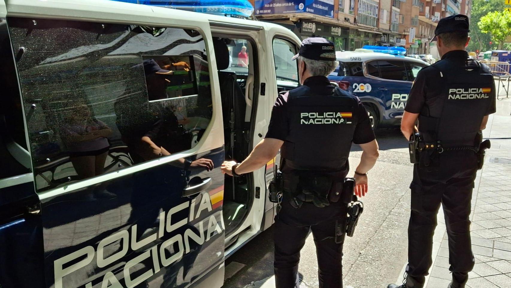 Ds agentes de la Policía Nacional