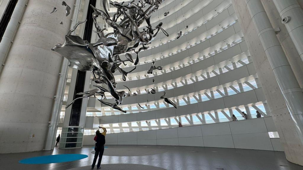 La escultura 'Splash', en el interior de la Torre del Agua.