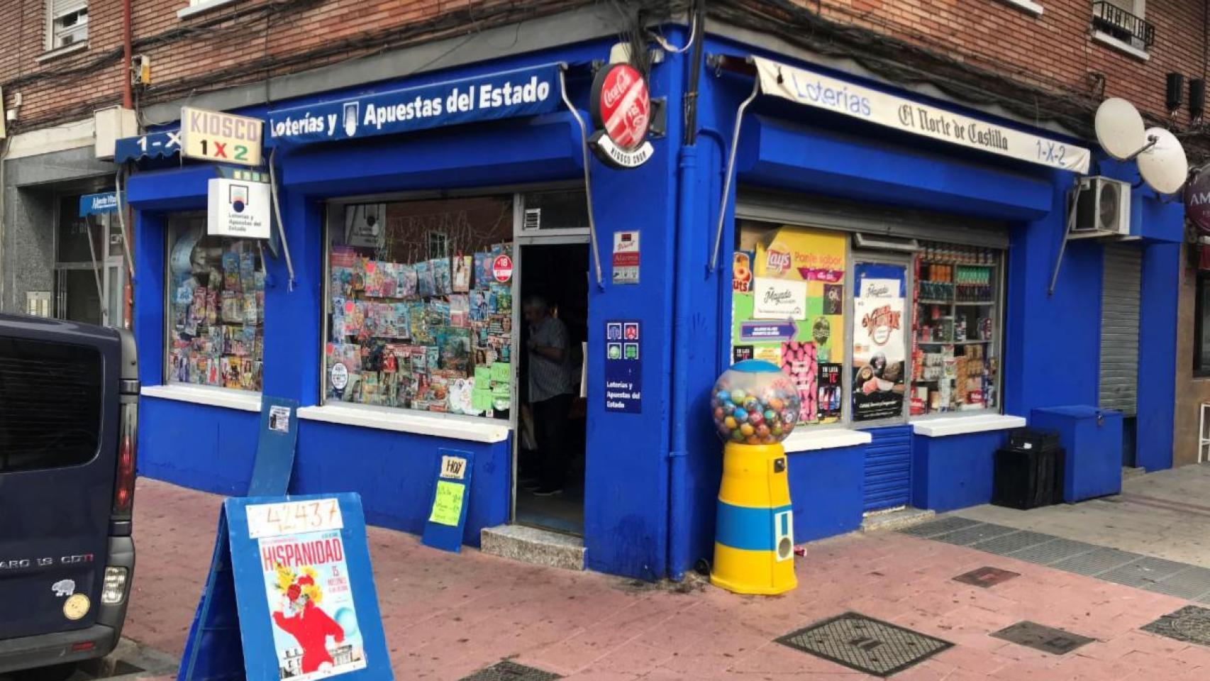 El quiosco ubicado en la calle Villabáñez que ha repartido el premio del Sorteo Extraordinario de la Lotería Nacional de hoy