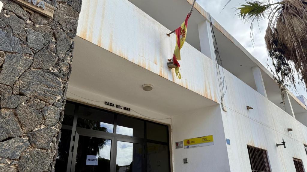 La Casa del Mar, en Arrecife, antiguo centro de acogida de menores migrantes. El edificio, hoy vacío, simboliza la fragilidad de un sistema de tutela desbordado en una isla marcada por las fugas.