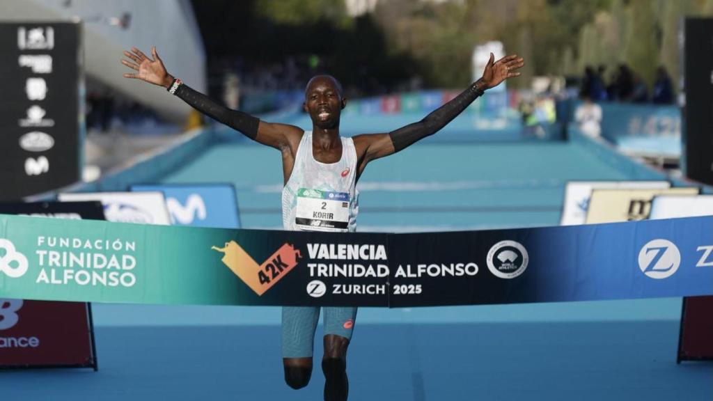 El keniata John Korir gana la maratón de Valencia. Kai Försterling / Efe
