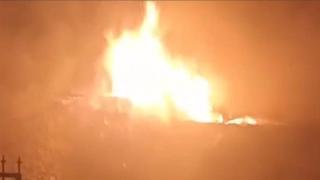 Imagen del violento fuego en Pino del Oro