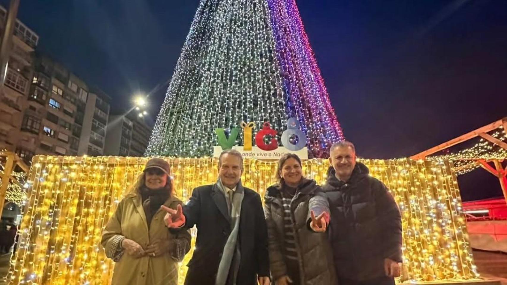 El alcalde de Vigo, Abel Caballero, en el encendido de Vialia on Ice