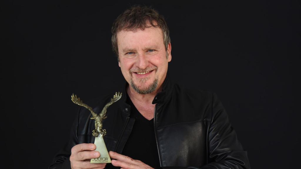 Fernando Cayo con el premio